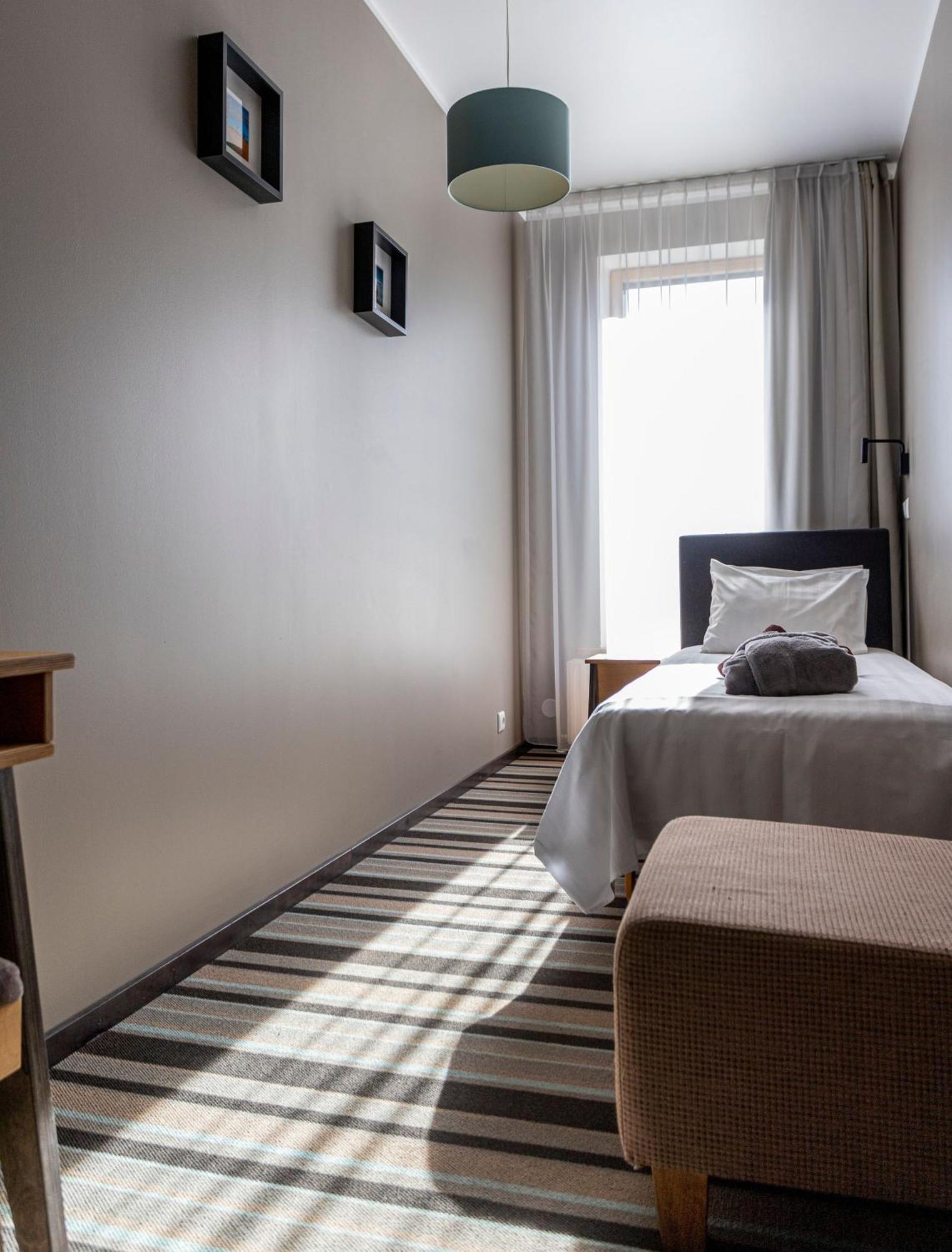 Johan Design & Spa Hotel Куресааре Стая снимка