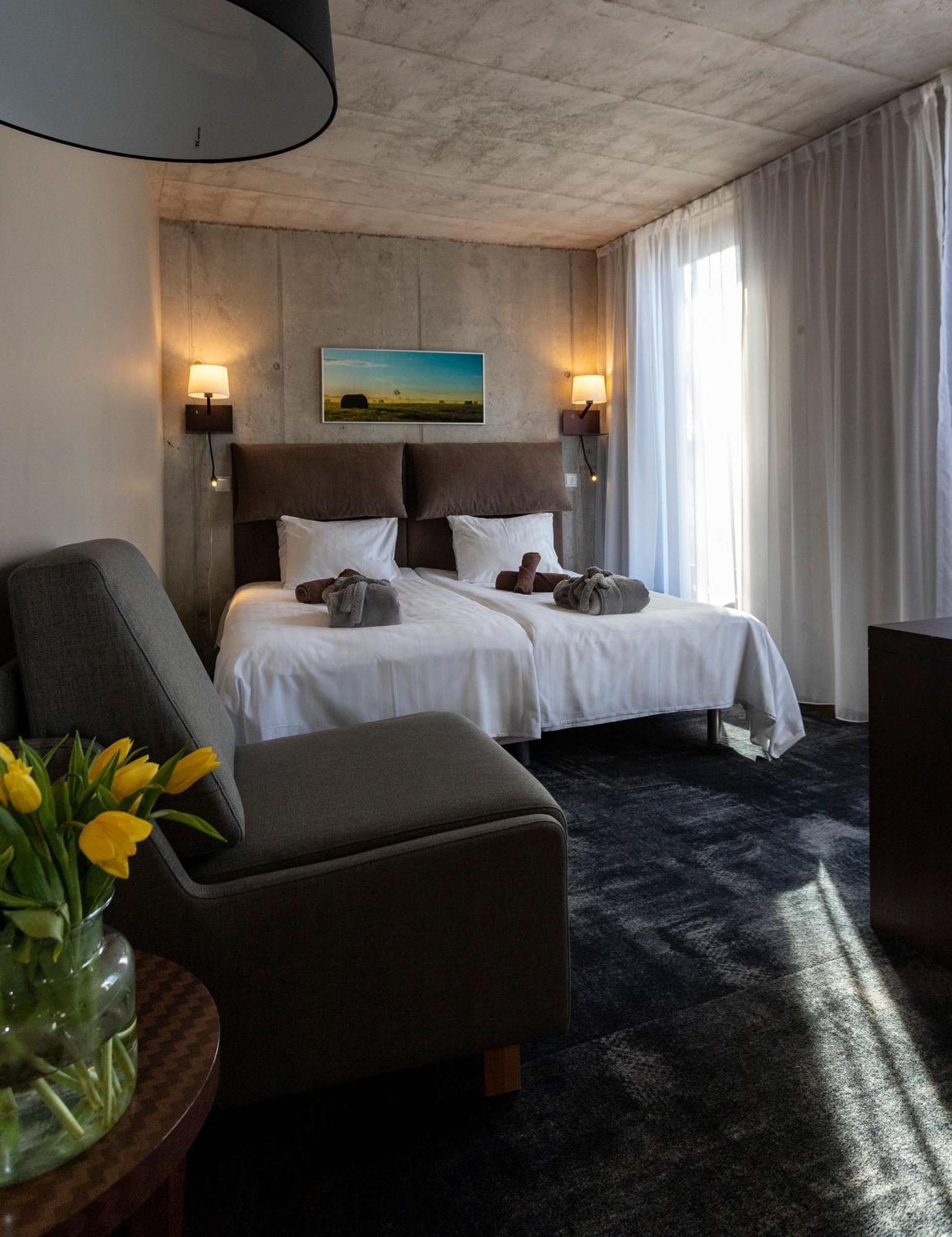 Johan Design & Spa Hotel Куресааре Екстериор снимка